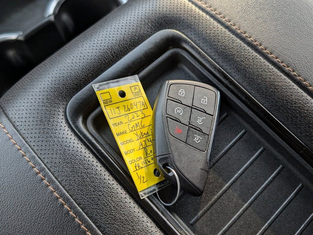 2023 GMC Yukon XL AT4