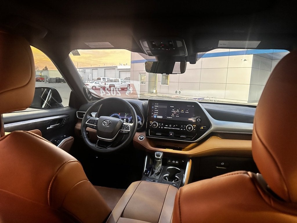 2024 Toyota Highlander LE
