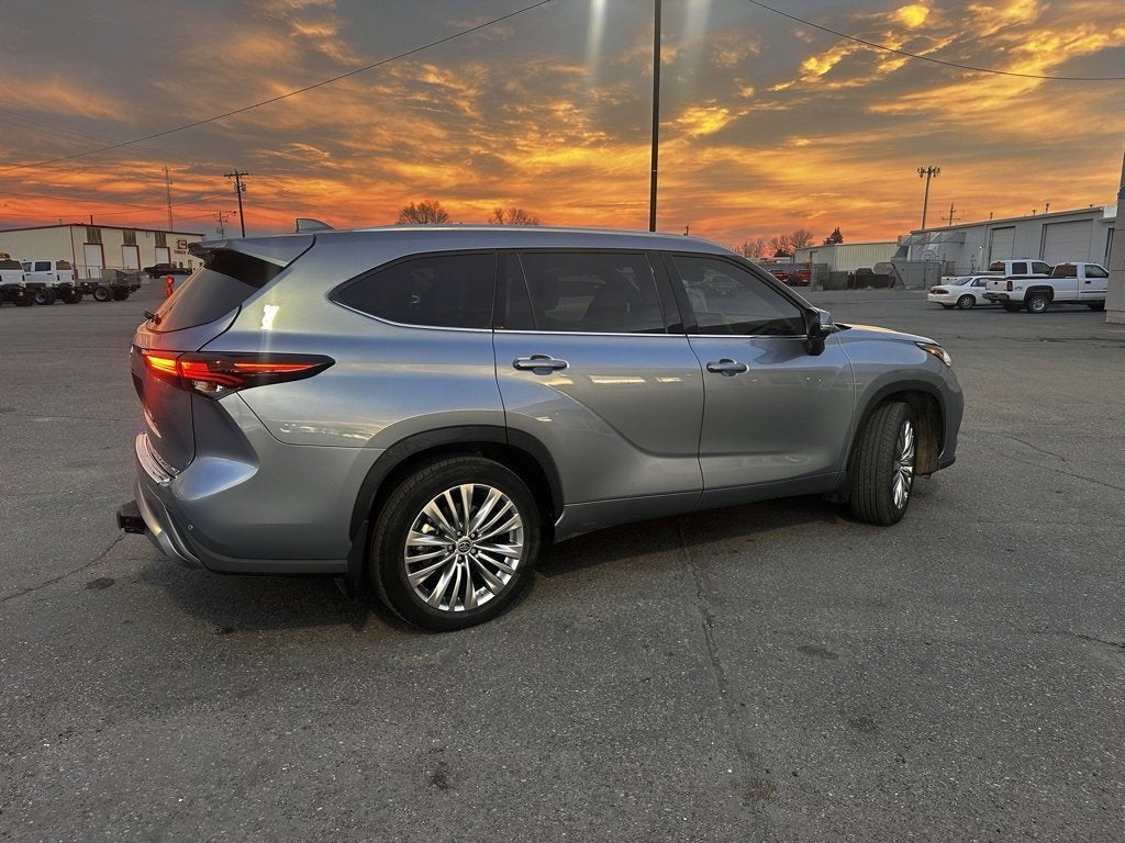 2024 Toyota Highlander LE