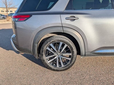 2023 Nissan Pathfinder Platinum
