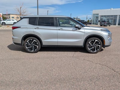 2024 Mitsubishi Outlander SE