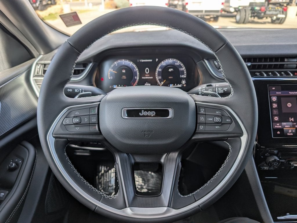 2025 Jeep Grand Cherokee Laredo