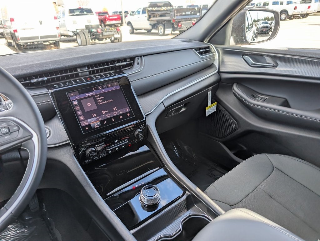 2025 Jeep Grand Cherokee Laredo