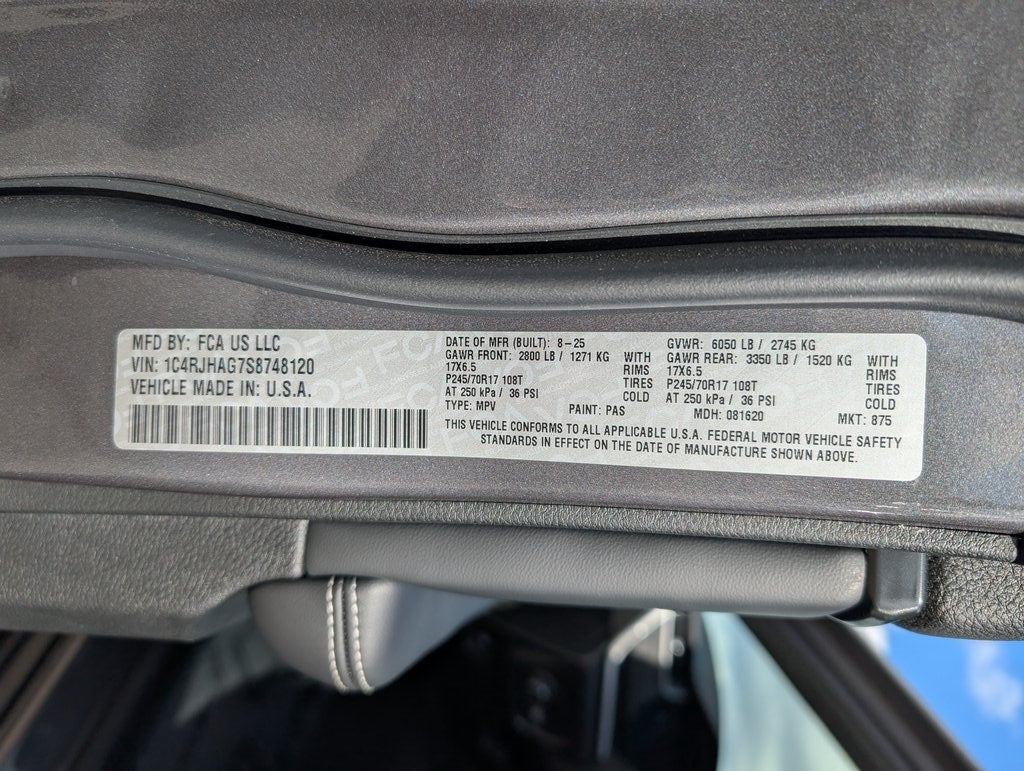 2025 Jeep Grand Cherokee Laredo