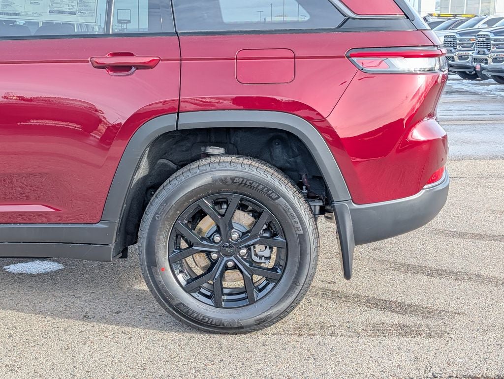 2026 Jeep Grand Cherokee Laredo Altitude