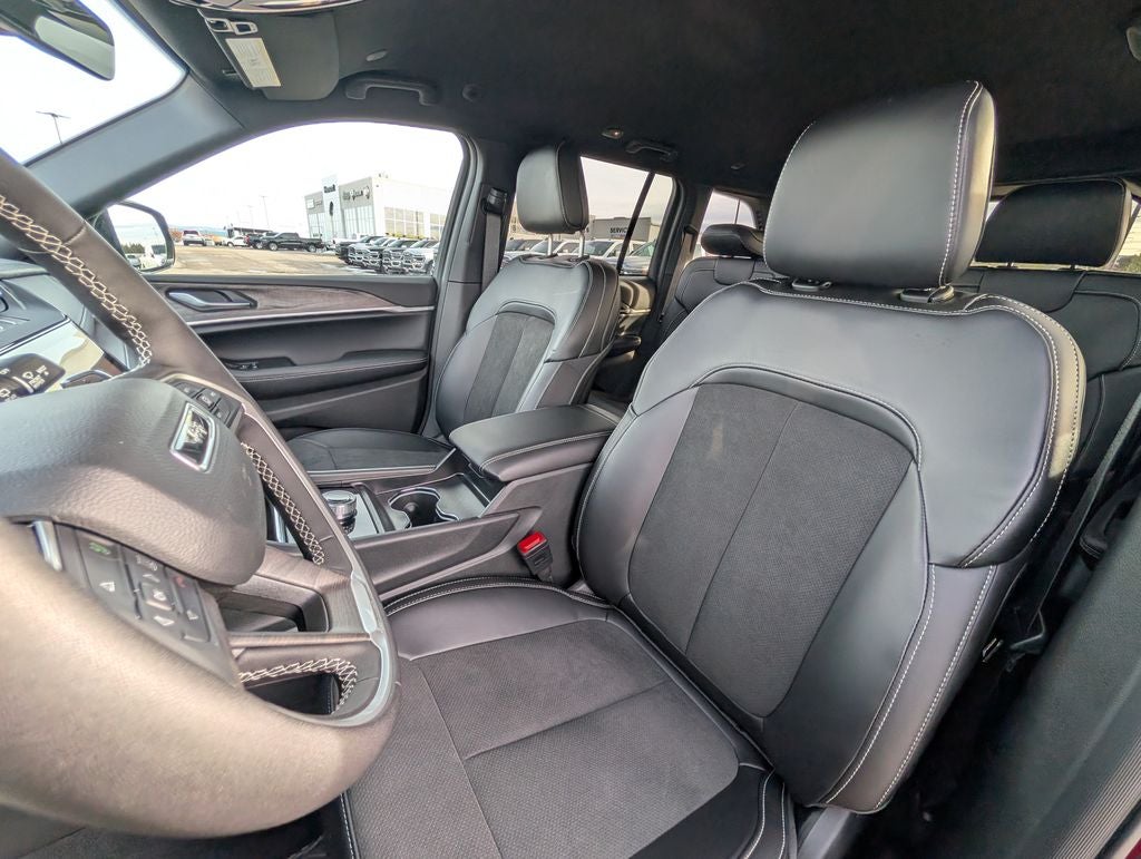 2026 Jeep Grand Cherokee Laredo Altitude