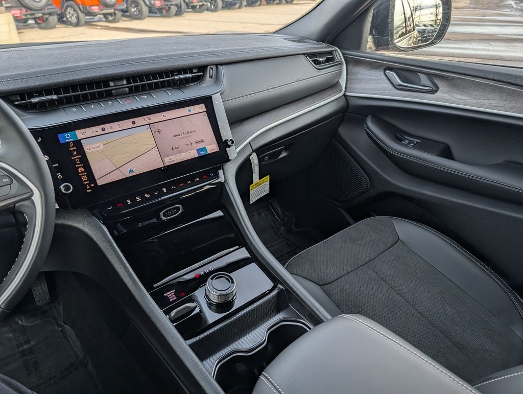 2026 Jeep Grand Cherokee Laredo Altitude