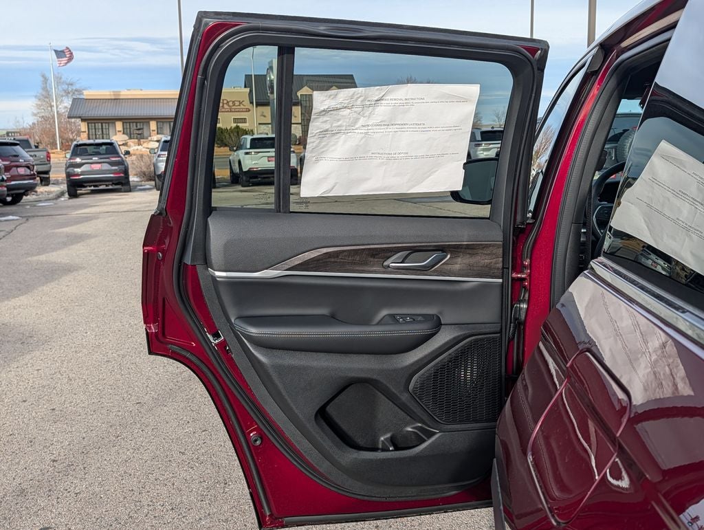 2026 Jeep Grand Cherokee Laredo Altitude