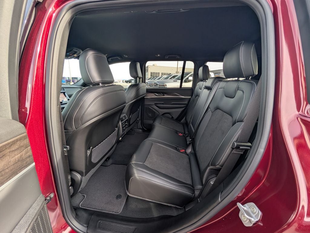 2026 Jeep Grand Cherokee Laredo Altitude