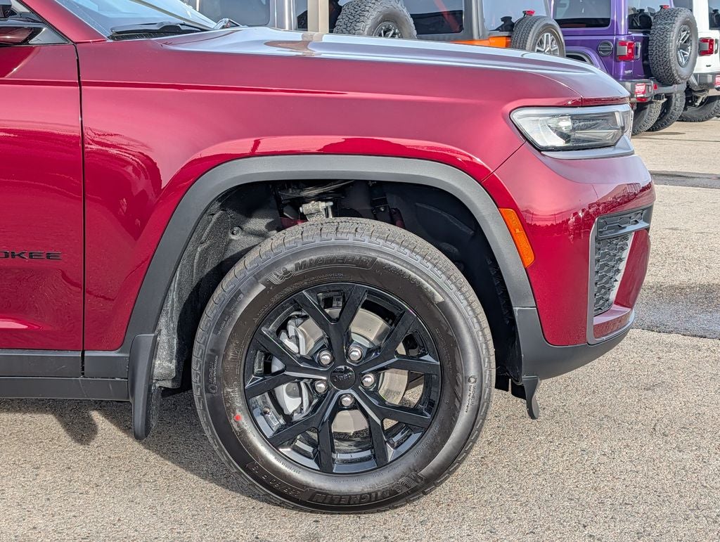 2026 Jeep Grand Cherokee Laredo Altitude