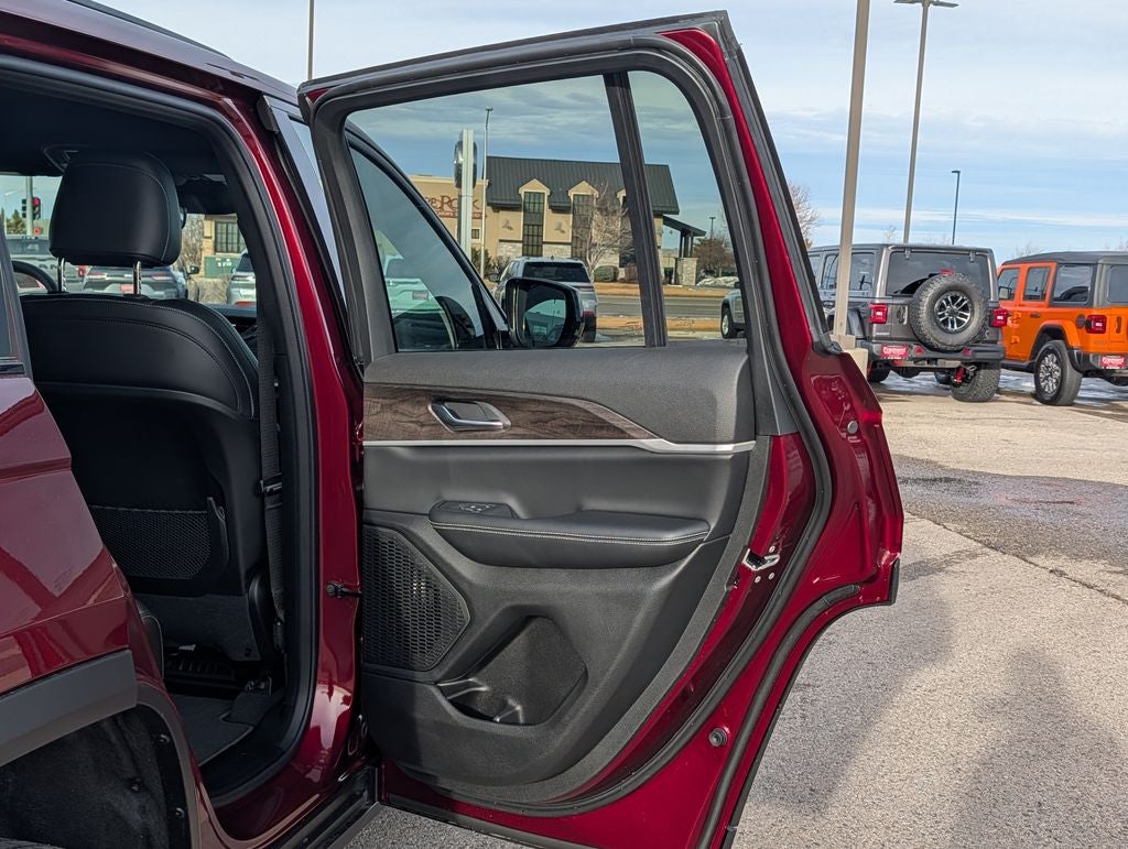 2026 Jeep Grand Cherokee Laredo Altitude