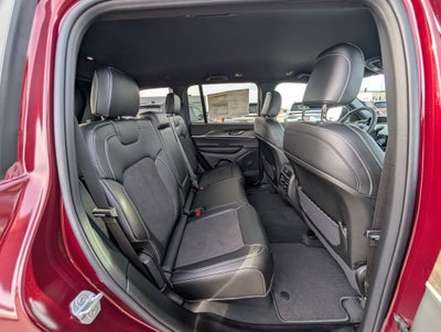 2026 Jeep Grand Cherokee Laredo Altitude