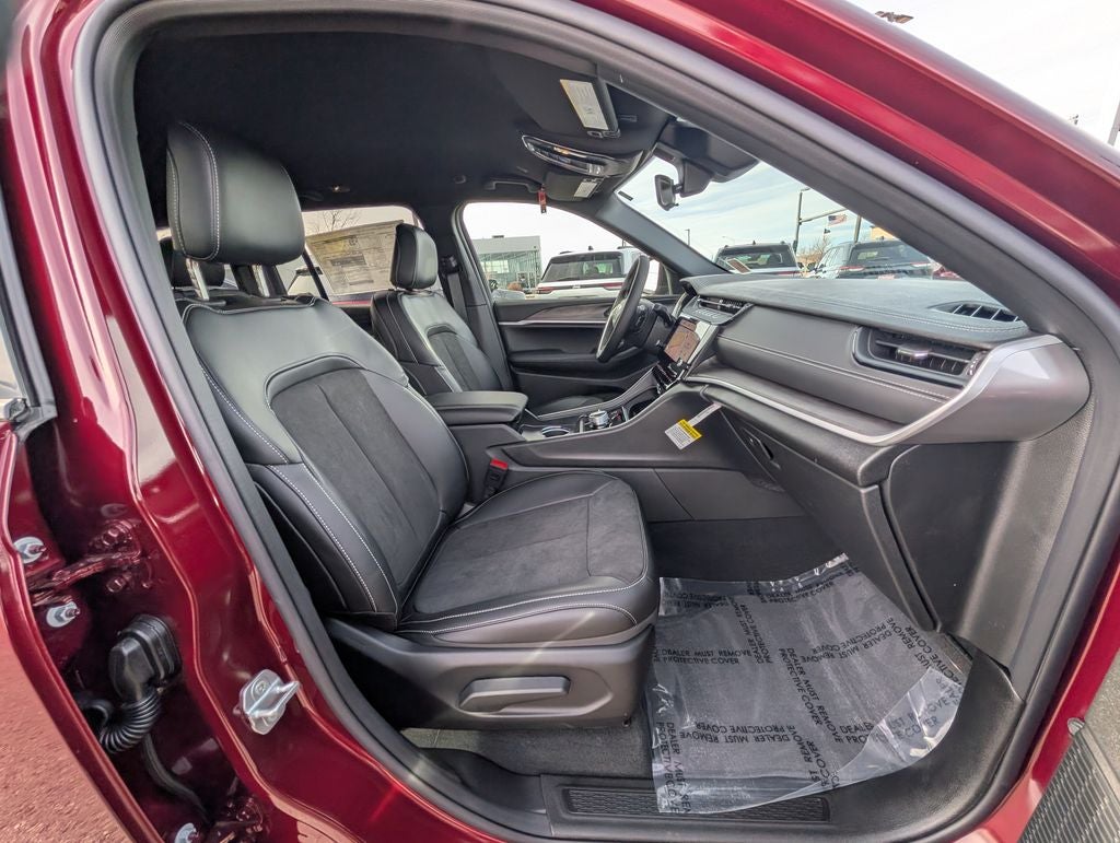 2026 Jeep Grand Cherokee Laredo Altitude