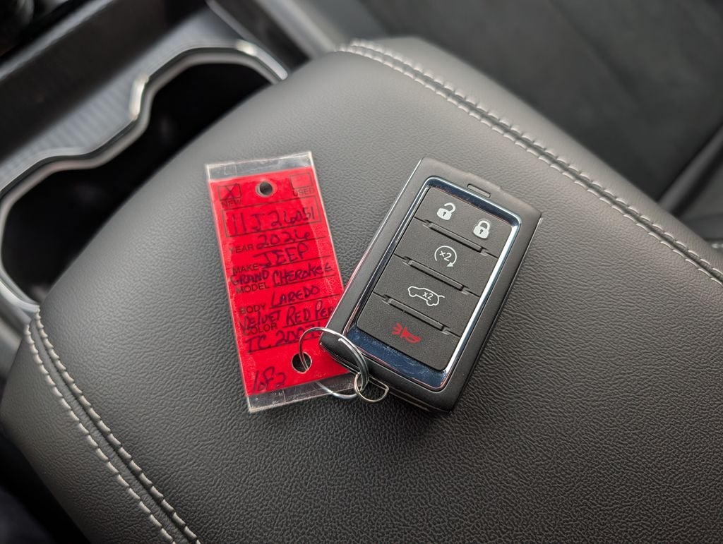 2026 Jeep Grand Cherokee Laredo Altitude