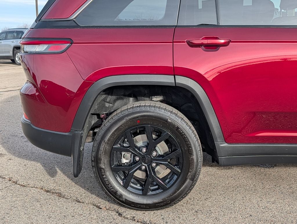 2026 Jeep Grand Cherokee Laredo Altitude