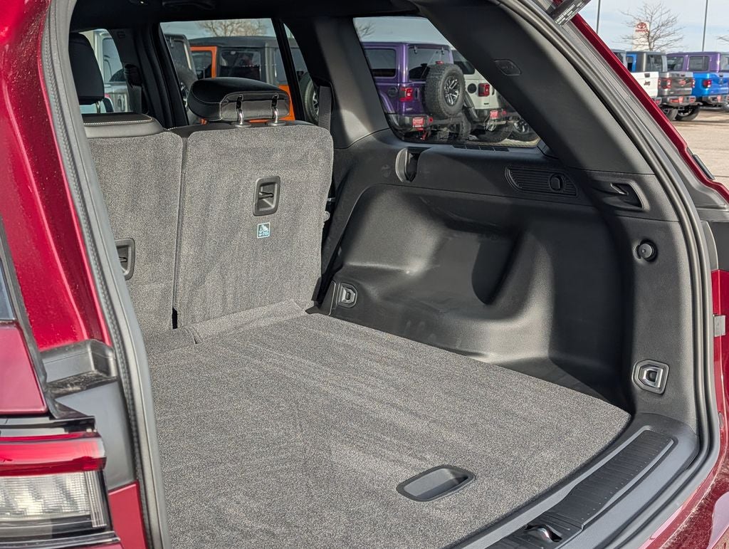 2026 Jeep Grand Cherokee Laredo Altitude