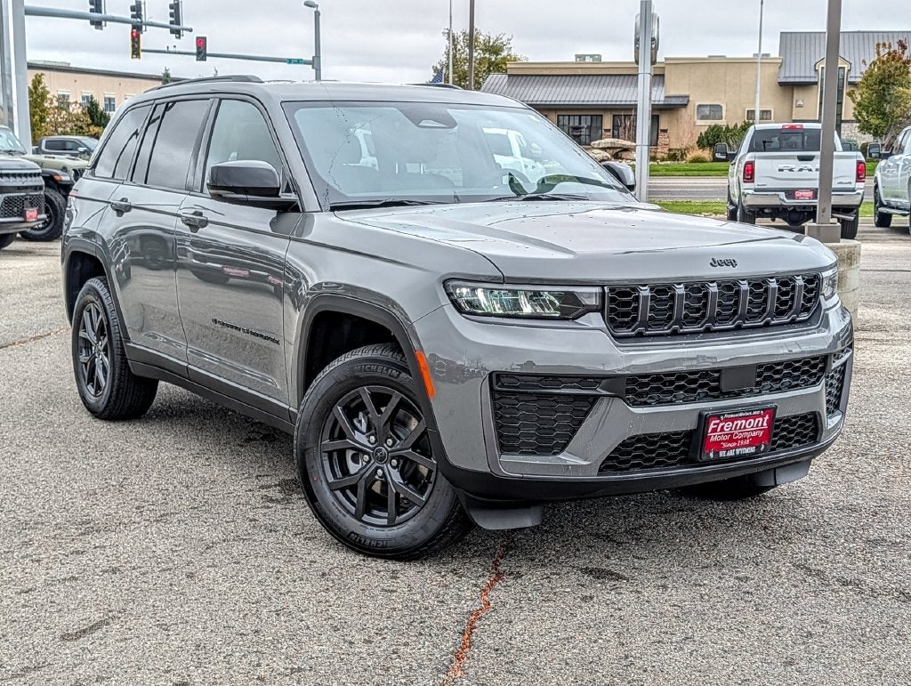 2027 Jeep Grand Cherokee LAREDO ALTITUDE 4X4