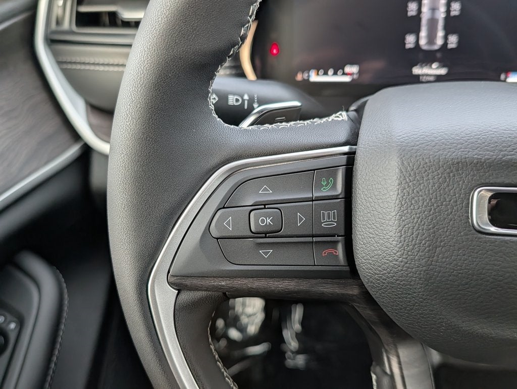 2026 Jeep Grand Cherokee Laredo Altitude