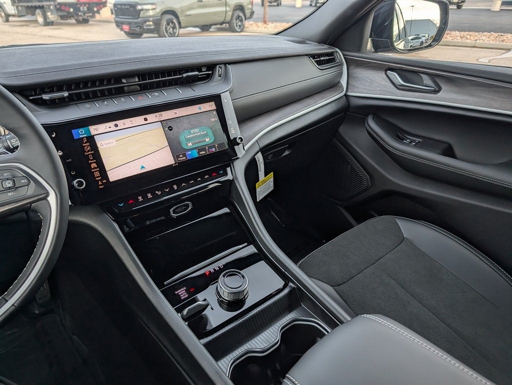 2026 Jeep Grand Cherokee Laredo Altitude