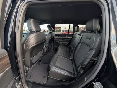 2026 Jeep Grand Cherokee Laredo Altitude