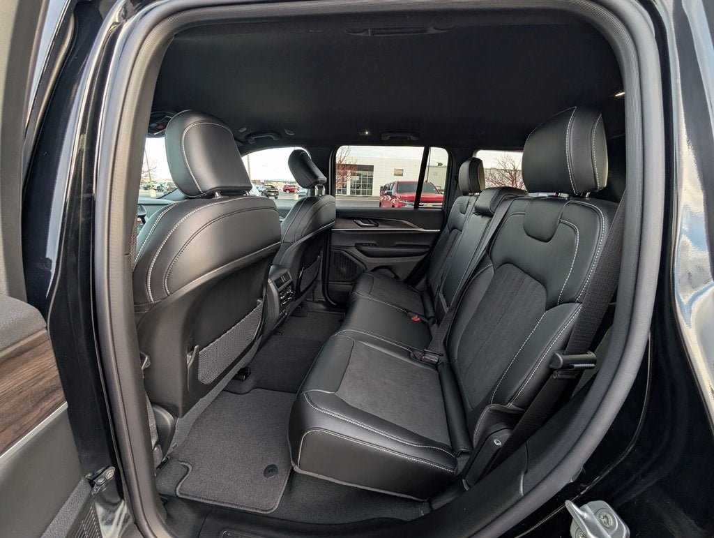 2026 Jeep Grand Cherokee Laredo Altitude