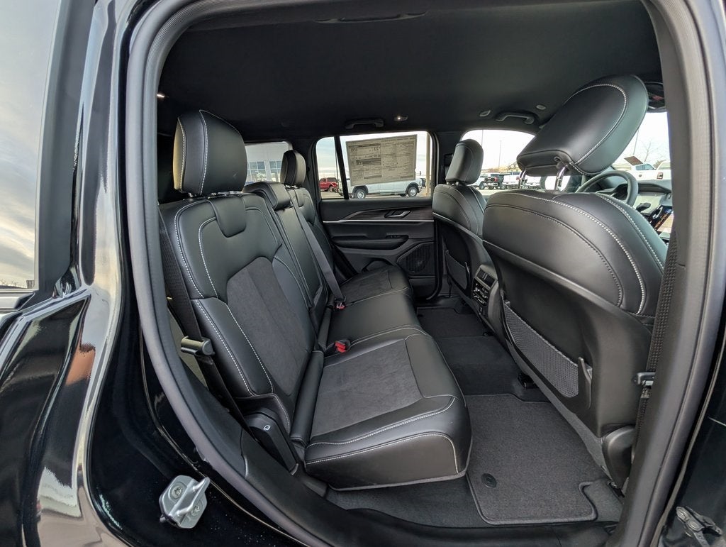 2026 Jeep Grand Cherokee Laredo Altitude