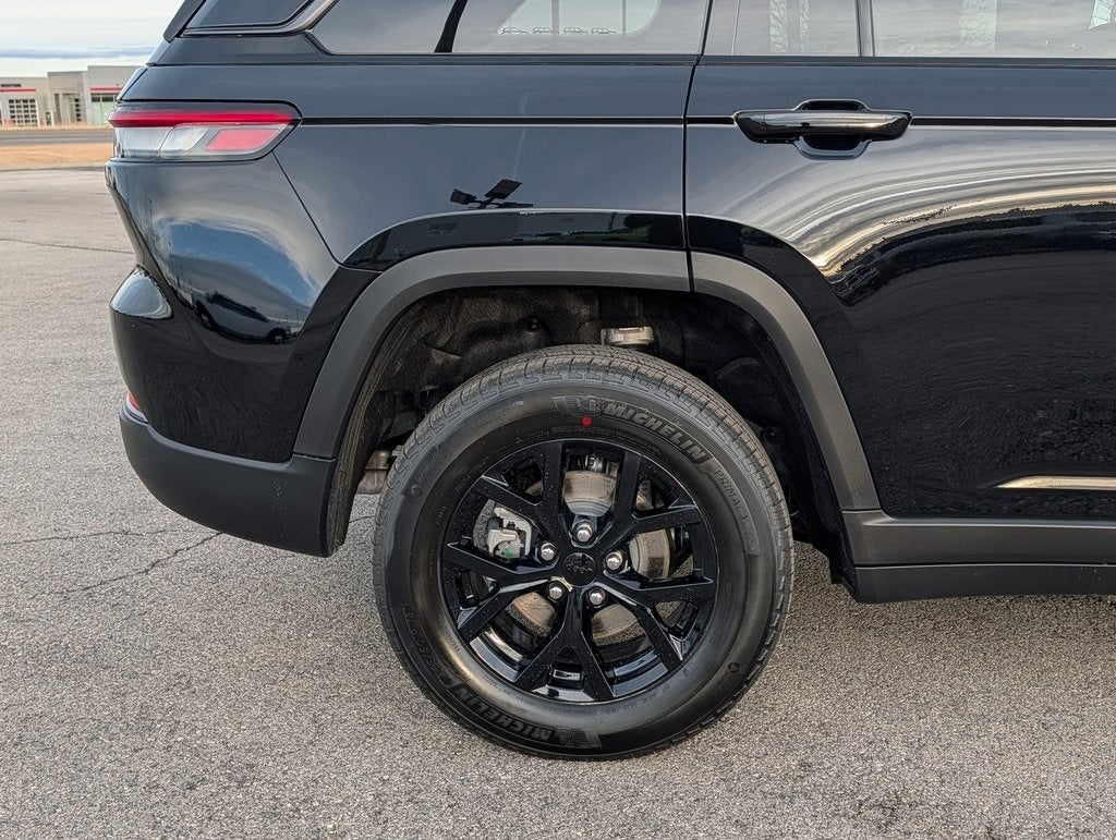 2026 Jeep Grand Cherokee Laredo Altitude