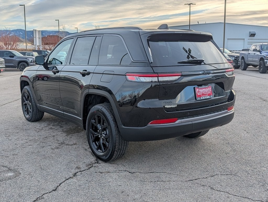 2026 Jeep Grand Cherokee Laredo Altitude