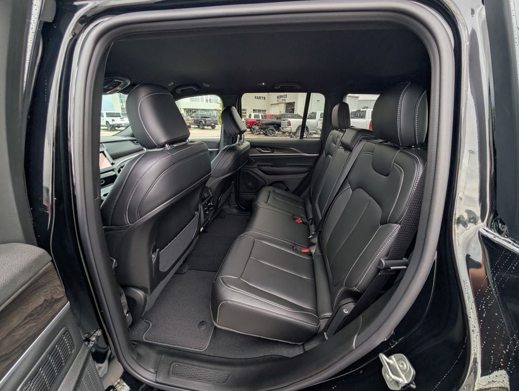 2027 Jeep Grand Cherokee Limited Reserve