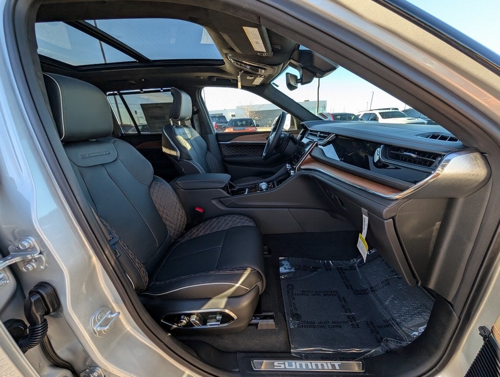 2025 Jeep Grand Cherokee Summit Reserve