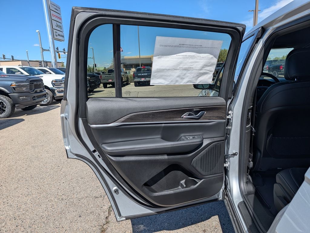 2026 Jeep Grand Cherokee L Laredo