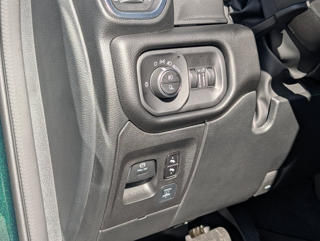 2027 RAM 1500 1500 BIG HORN CREW CAB 4X4 5'7' BOX