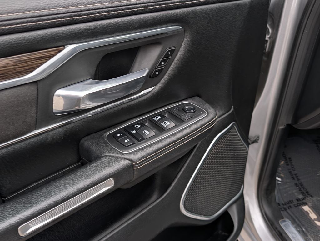 2019 RAM 1500 Laie Crew Cab 4x4 5'7' Box