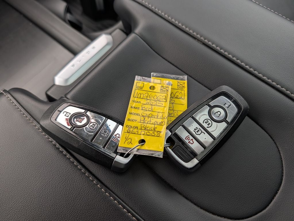 2025 Ford Expedition Platinum