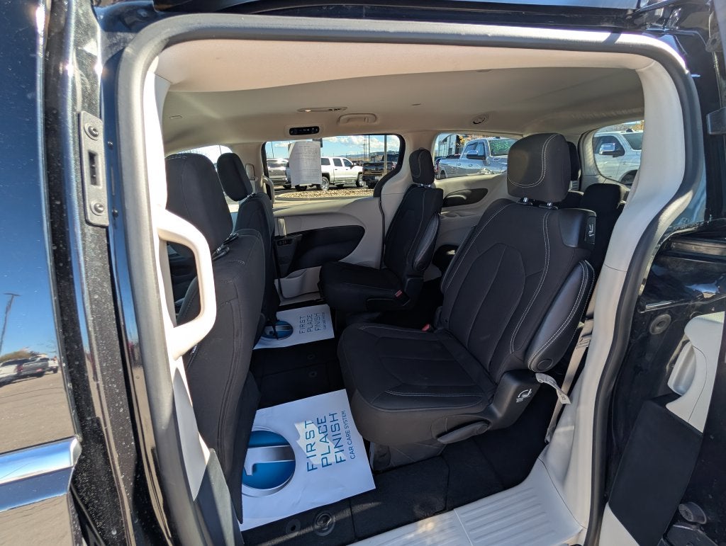 2023 Chrysler Voyager LX