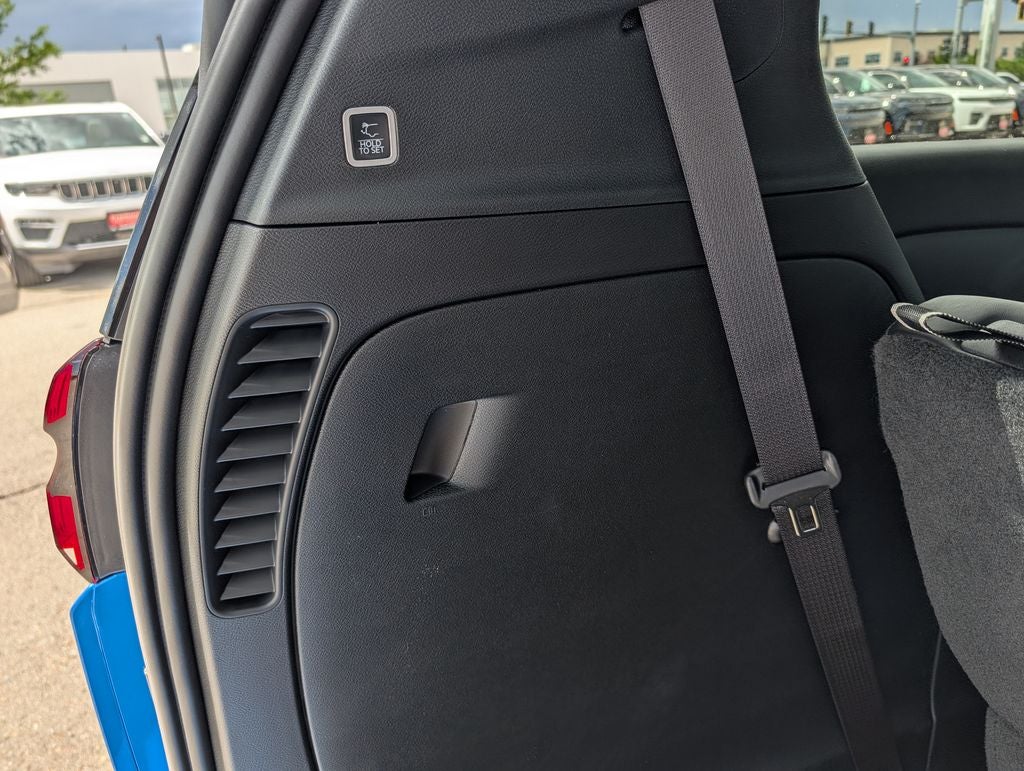 2027 Chrysler Pacifica Select AWD