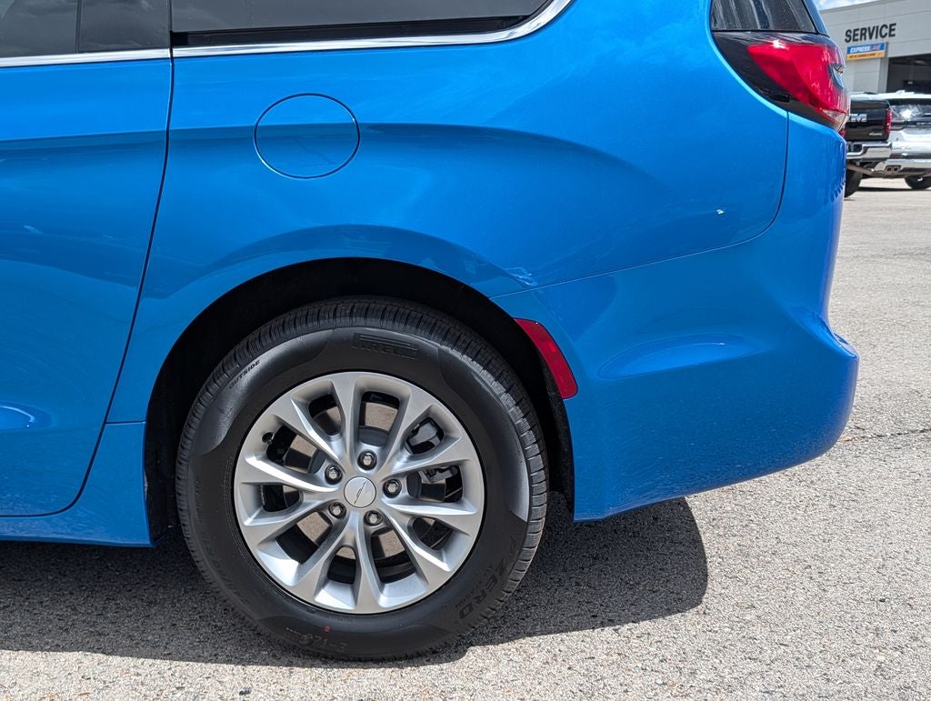 2027 Chrysler Pacifica Select AWD