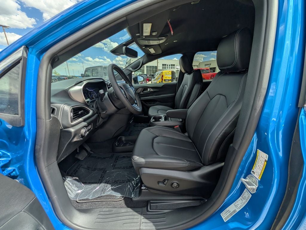 2027 Chrysler Pacifica Select AWD