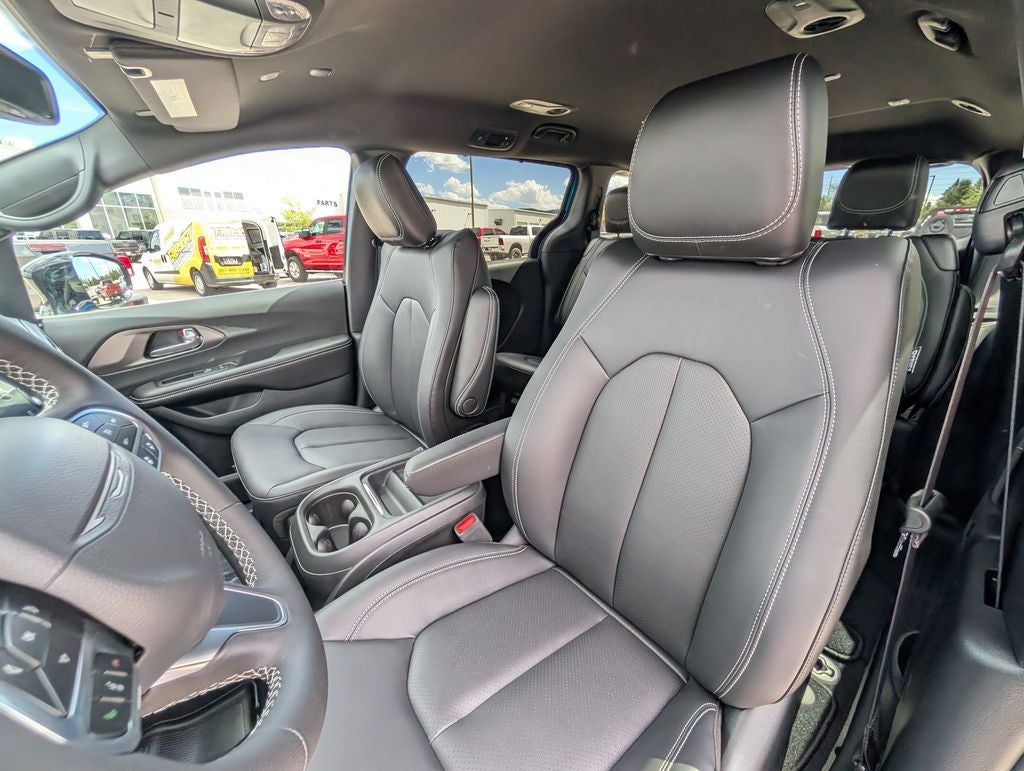 2027 Chrysler Pacifica Select AWD