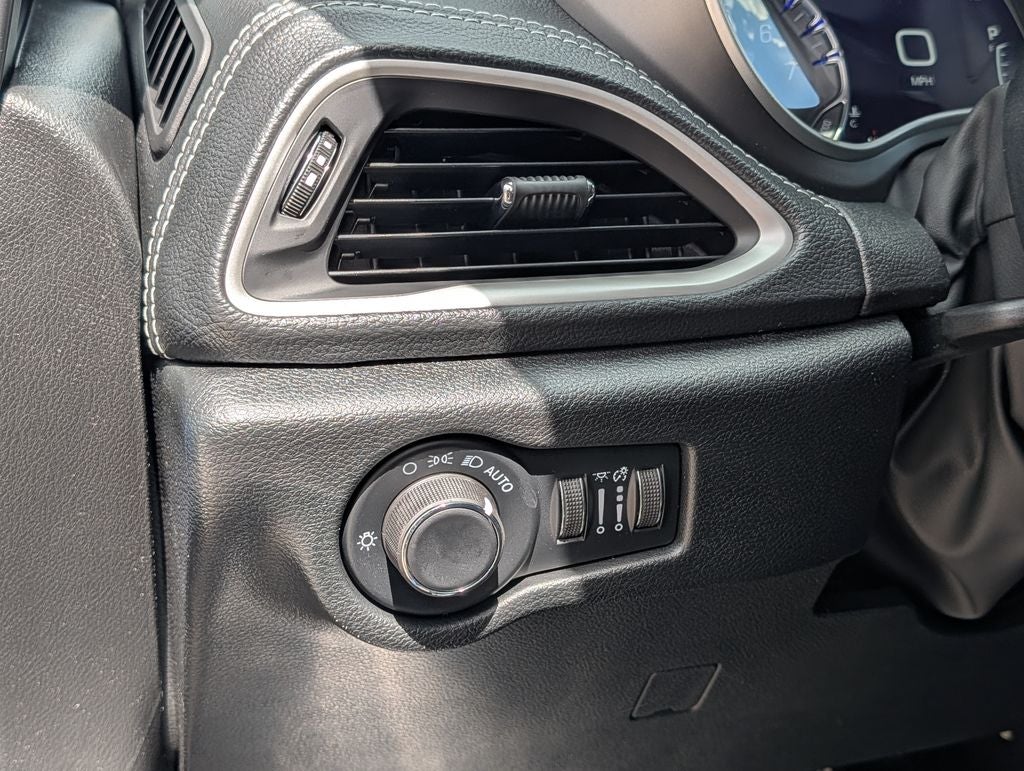 2027 Chrysler Pacifica Select AWD