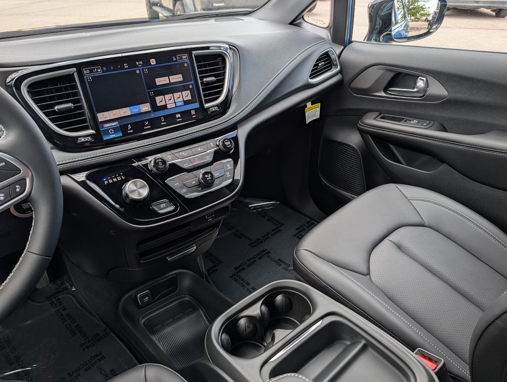 2027 Chrysler Pacifica Select AWD