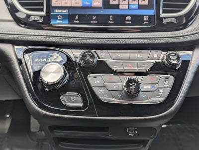 2027 Chrysler Pacifica Select AWD