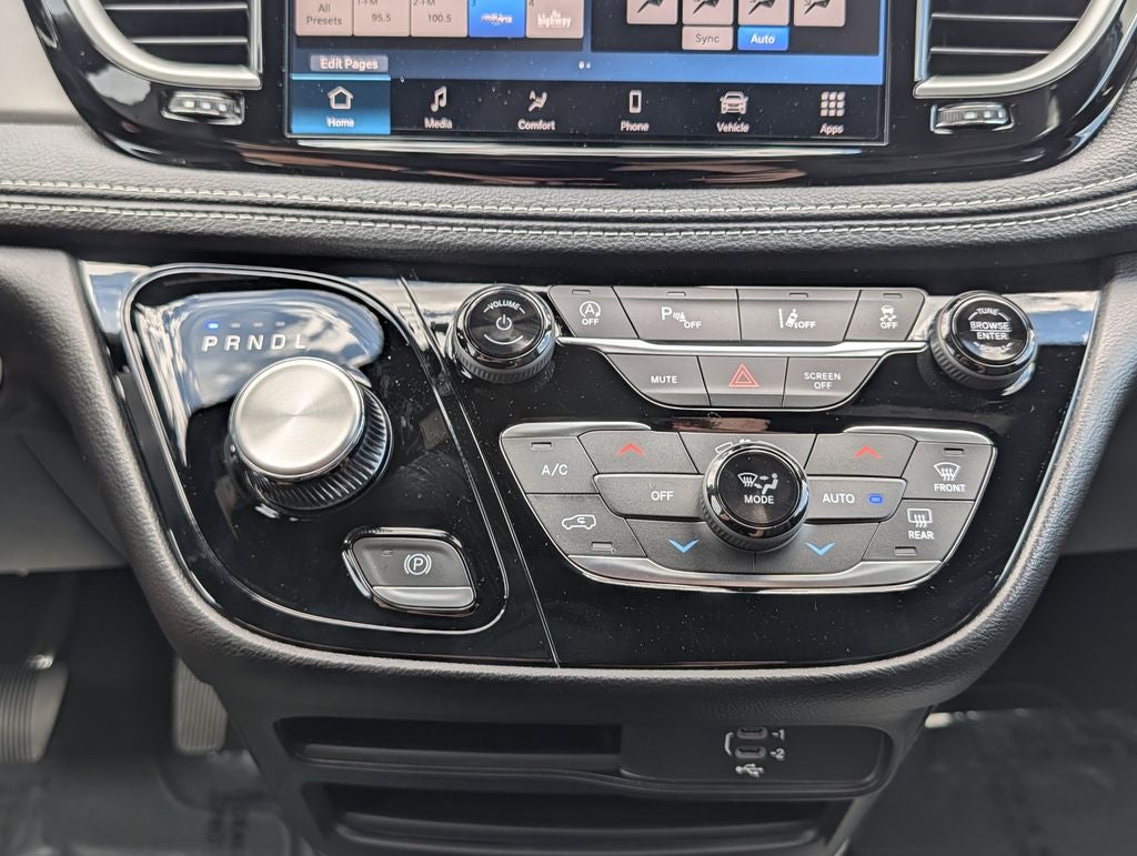 2027 Chrysler Pacifica Select AWD