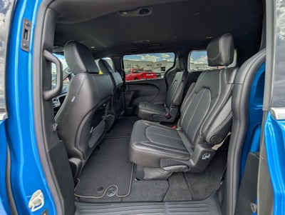 2027 Chrysler Pacifica Select AWD