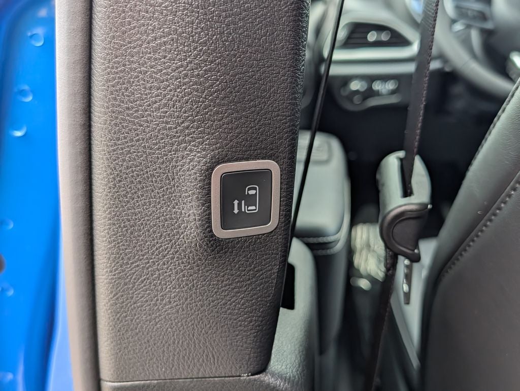 2027 Chrysler Pacifica Select AWD