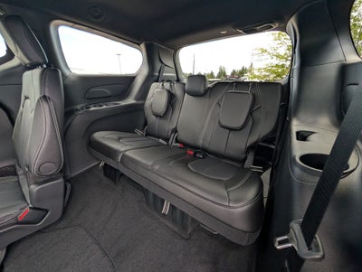 2027 Chrysler Pacifica Select AWD