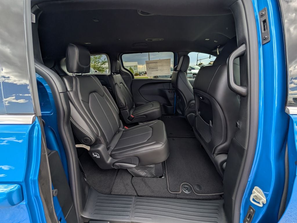 2027 Chrysler Pacifica Select AWD