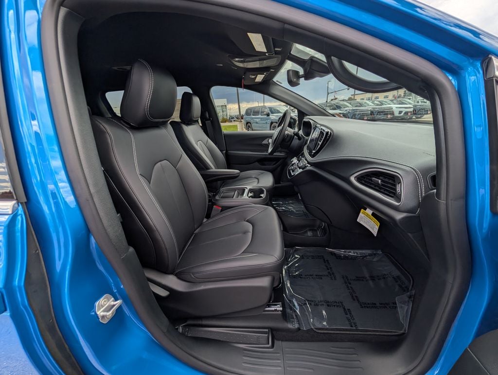2027 Chrysler Pacifica Select AWD