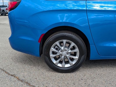2027 Chrysler Pacifica Select AWD