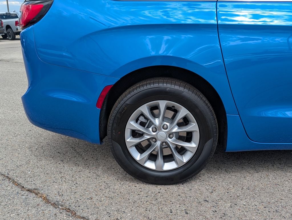 2027 Chrysler Pacifica Select AWD